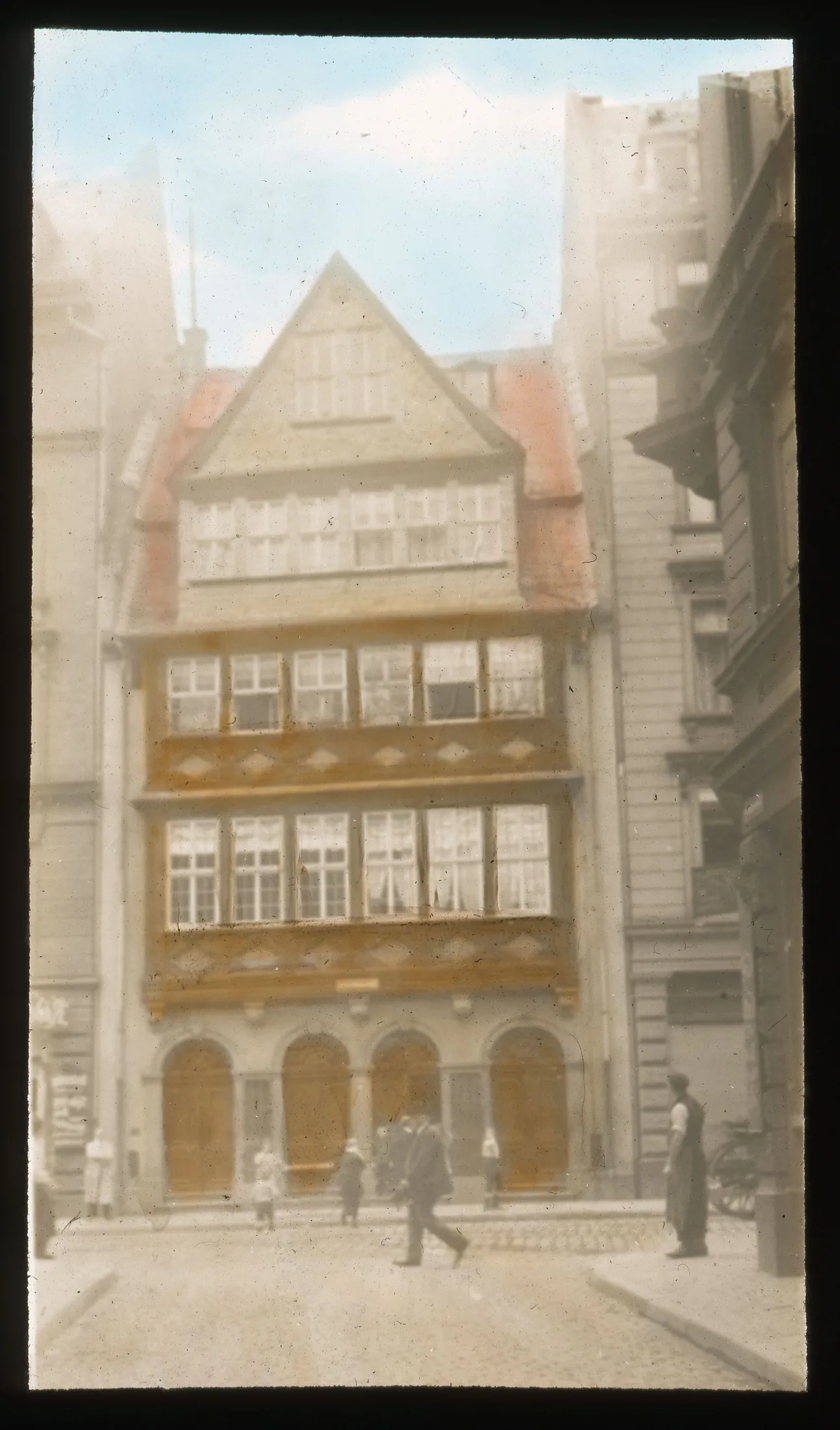 Home of the Rothschild family in Frankfurt. Located in Frankfurt's Jewish ghetto (Judengasse), the house was the birth place of Mayer Amschel Rothschild, founder of the Rothschild banking dynasty. It was destroyed during WWII. The Arrases v