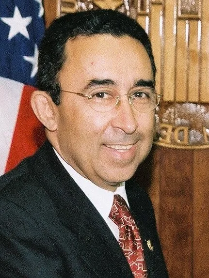 Secretary Mel Martinez with El Salvador Vice President Carlos Quintanilla Schmidt, 5/11/2001
