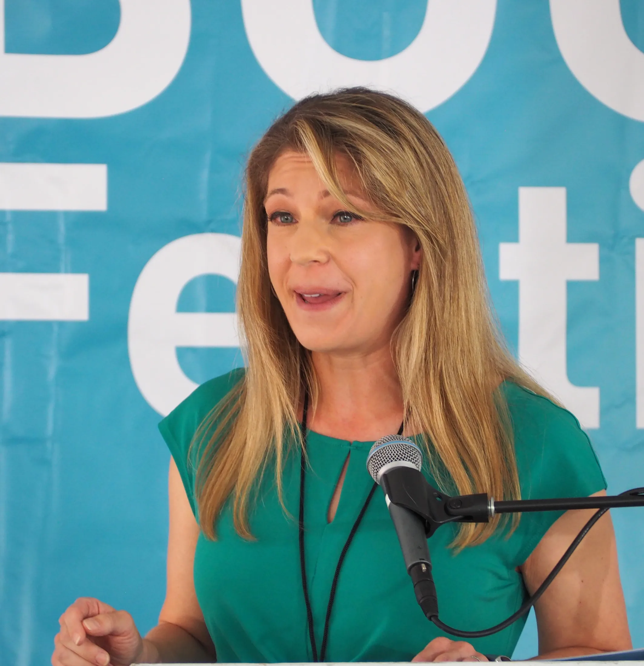 Alexandra Robbins — American journalist and author
