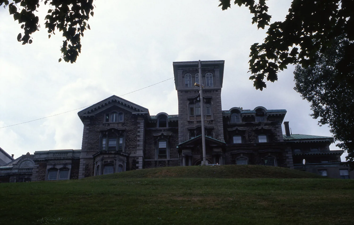 Maison Hugh Allan, 1025, avenue des Pins Ouest, Montréal vue d'ensemble, façade 11-d.na.civile-91-181