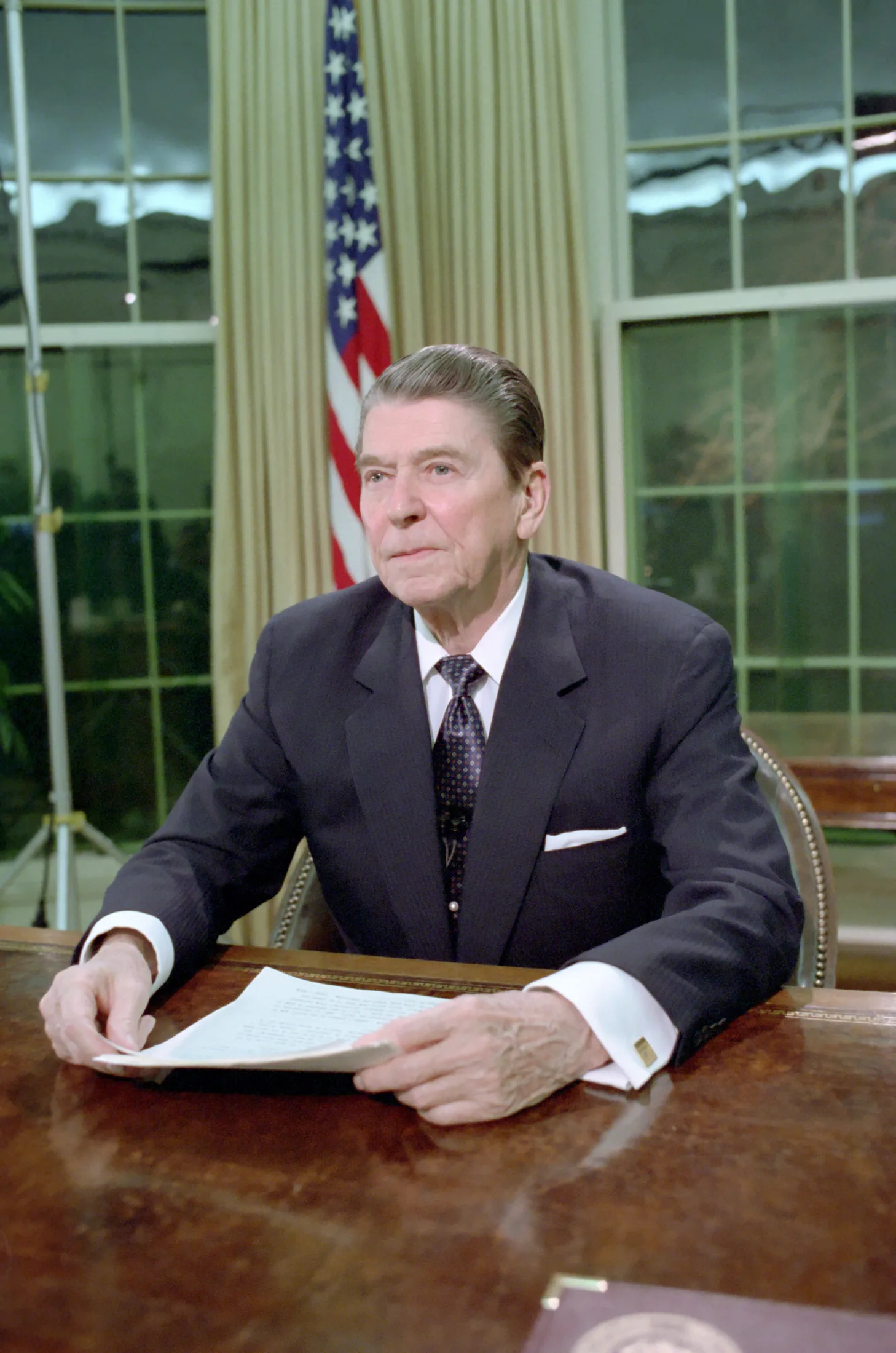 President Ronald Reagan Making An Address to The Nation on The Iran-Contra Controversy in Oval Office - DPLA - 377eb8812aef48c70e41b762edfac4be